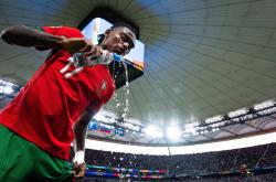 开云APP-欧洲杯预选赛热度上升，球迷热血沸腾