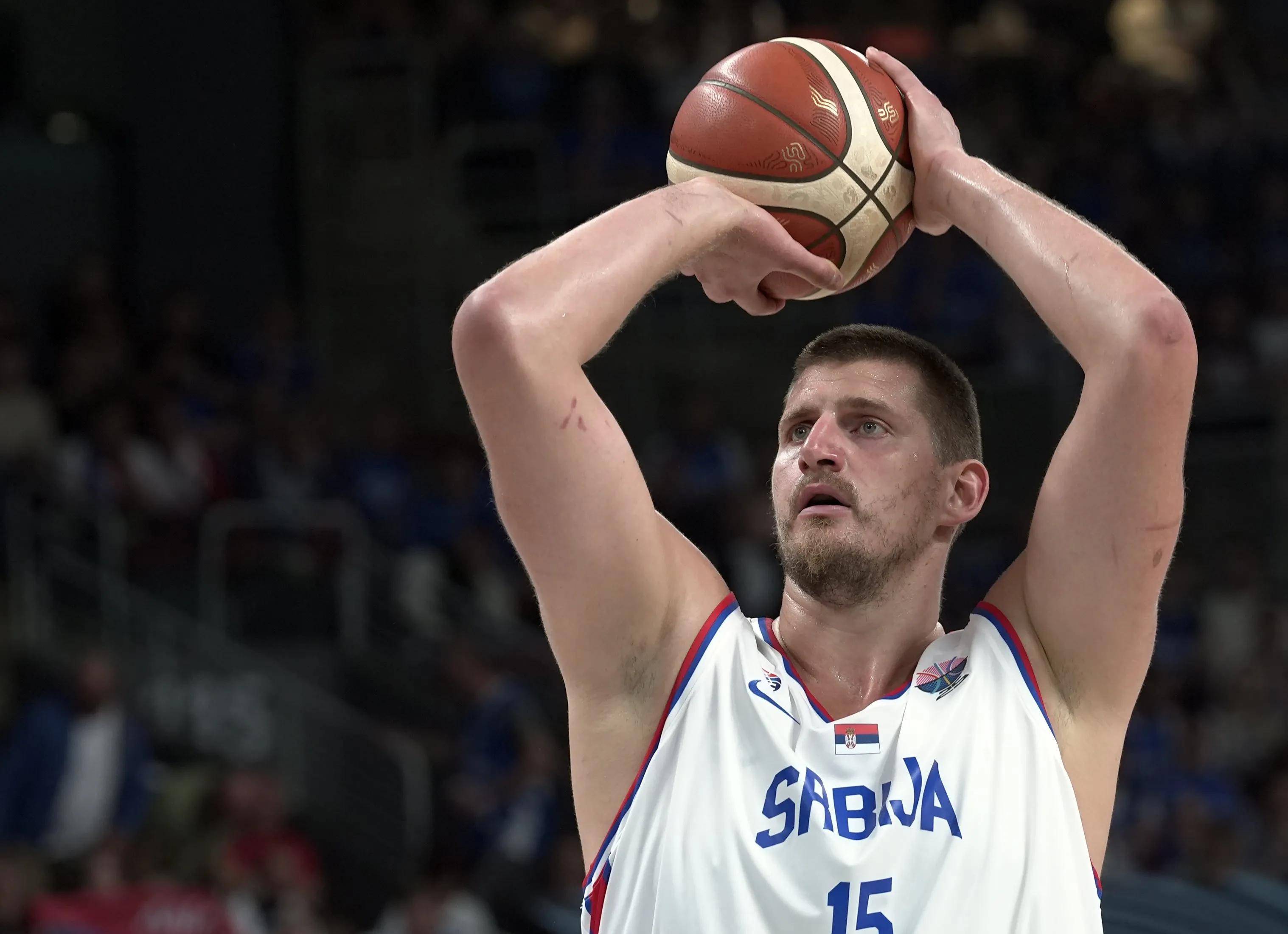 包含塞尔维亚队击败对手，提升排名奋发努力的词条