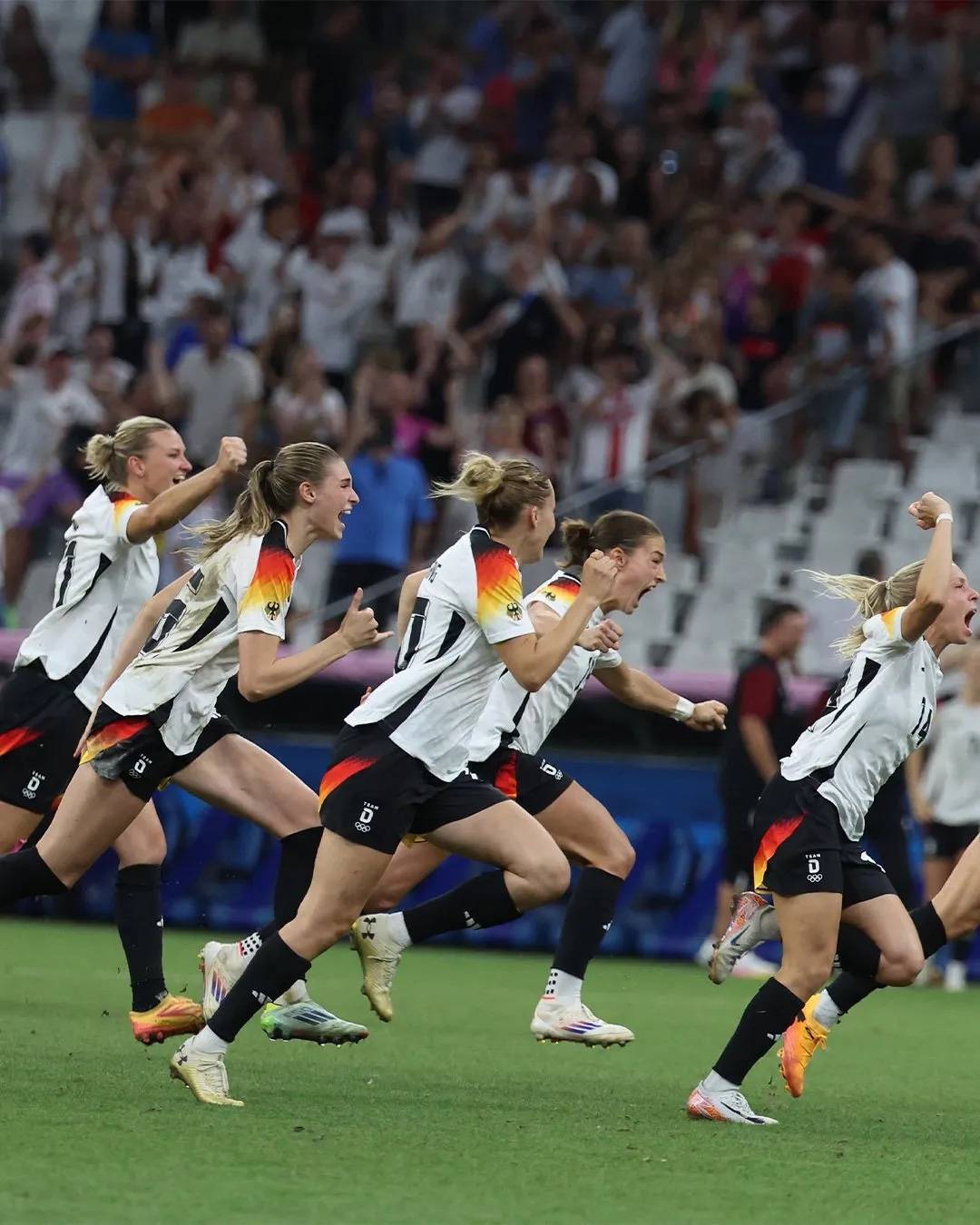 巴西女足比赛踢出新高度，实力大幅提升