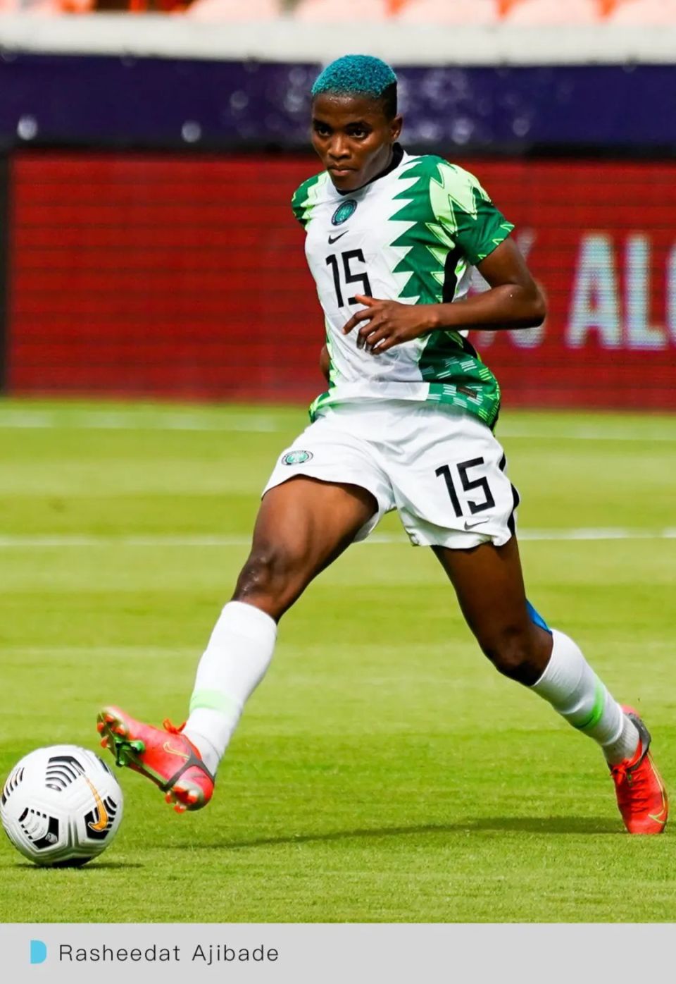 包含世界级女足选手展现专业运动水平的词条