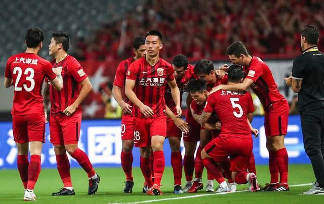 顶尖球队战罢初赛，备战决赛冠军之争