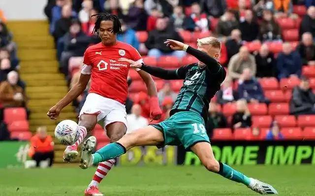 南安普顿主场战胜伯明翰，稳居前列