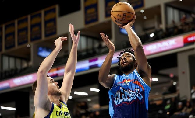 包含快船队球员逐渐找回手感，连续砍下25+得分的词条