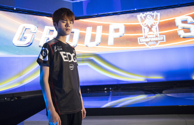 EDG横扫100T，Deft开启传奇时刻强强对话淘汰赛，锁定晋级资格的简单介绍