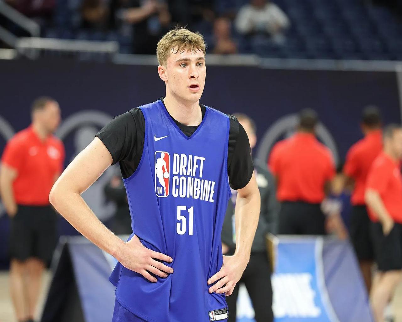 福建队横扫独行侠,范弗利特高光表现的简单介绍 福建队横扫独行侠,范弗利特高光表现的简单介绍