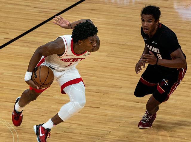 福建队横扫独行侠,范弗利特高光表现的简单介绍 福建队横扫独行侠,范弗利特高光表现的简单介绍