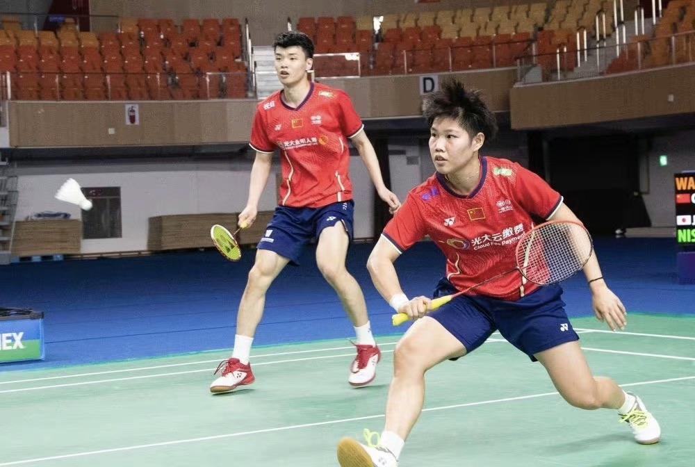 中国队横扫印度队，黄鸭组合状态火热